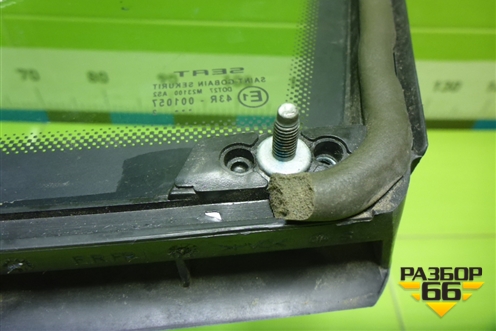 Стекло глухое правое (переднее) (5P0845412) для Seat Altea с 2004-2015г