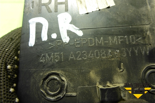 Накладка двери передней правой уголок (4M51A23408AJ3YYW) для Ford Focus 2 с 2008-2011г (Фокус)
