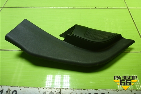 Накладка двери передней левой уголок (4M51A23409AA3YYW) для Ford Focus 2 с 2008-2011г (Фокус)