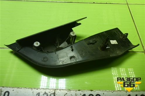 Накладка двери передней левой уголок (4M51A23409AA3YYW) для Ford Focus 2 с 2008-2011г (Фокус)
