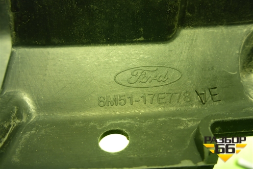 Кронштейн переднего бампера центральный (8M5117E778AE) для Ford Focus 2 с 2008-2011г (Фокус)