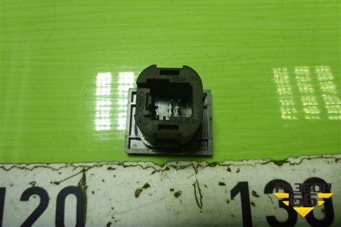Кнопка обогрева заднего стекла (8V4T18C621AB) для Ford Focus 2 с 2008-2011г (Фокус)