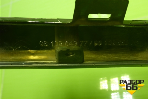Накладка на решетку радиатора (9810964977) для Citroen Berlingo с 2008г