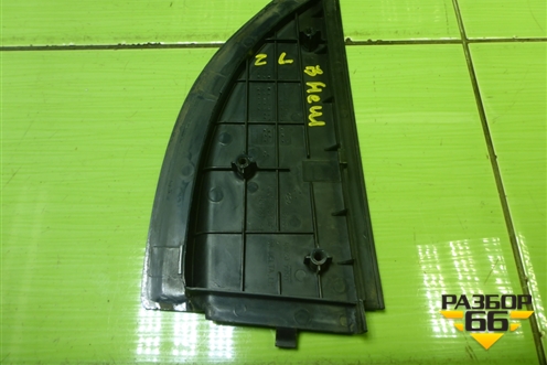 Накладка двери задней левой уголок (838303D020) для Hyundai Sonata-5 с 2001г