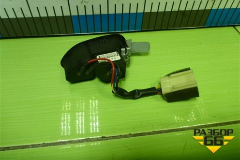 Кнопка открывания лючка бензобака и багажника (935553D010) для Hyundai Sonata-5 с 2001г