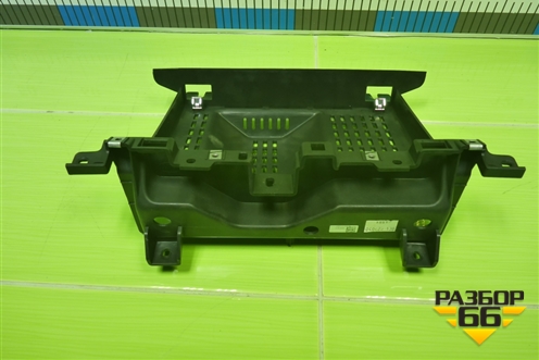 Кронштейн магнитолы (L8B2047A04) для Land Rover Defender с 2019г (Дефендер)
