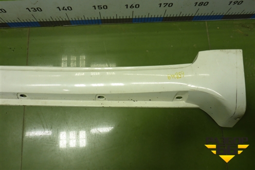Накладка на порог наружная правая (7585060040) для Toyota Land Cruiser (200) с 2008г (Ленд Крузер)