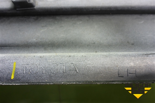 Накладка на порог наружная левая (7586060040) для Toyota Land Cruiser (200) с 2008г (Ленд Крузер)