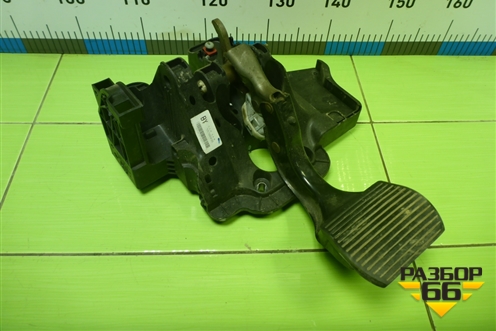 Педаль тормоза (55700896) для Opel Corsa D с 2006-2014г