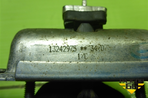 Ограничитель двери передней правой (13242975) для Opel Corsa D с 2006-2014г