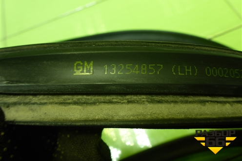 Уплотнитель двери передней левой (13254857) для Opel Corsa D с 2006-2014г