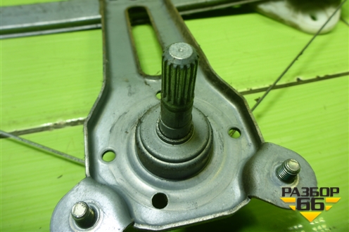 Стеклоподъёмник механический задний правый для Renault Logan с 2004-2015г (Логан)