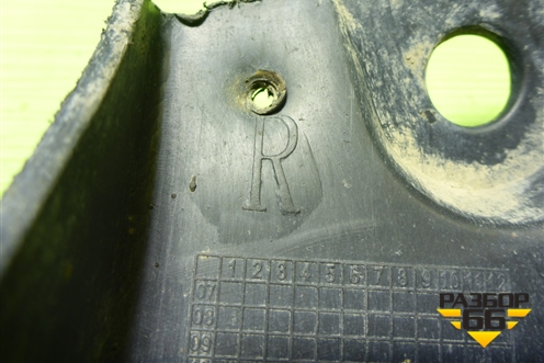 Брызговик передний правый для Renault Logan с 2004-2015г (Логан)