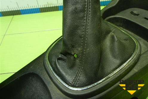 Консоль (13184076) для Opel Corsa D с 2006-2014г (Корса Д)