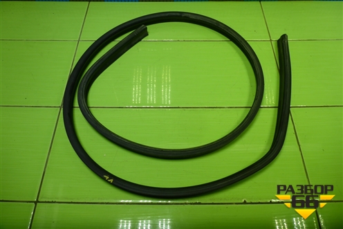 Уплотнитель на кузов левый (5ти дверный кузов) (13188998) для Opel Corsa D с 2006-2014г (Корса Д)