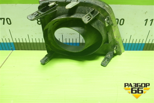 Накладка ПТФ правая (8148102400) для Toyota Corolla (E18) с 2012-2019г (Королла 180)