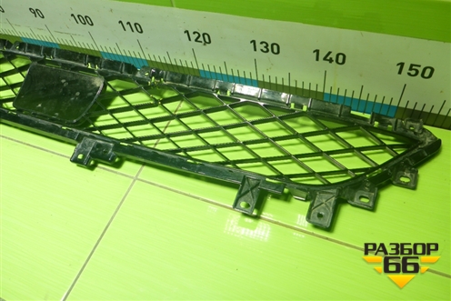 Решетка в передний бампер центральная для Genesis GV80 с 2020г (ГВ80)