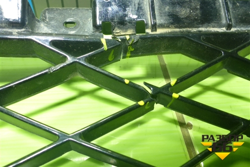 Решетка в передний бампер центральная для Genesis GV80 с 2020г (ГВ80)