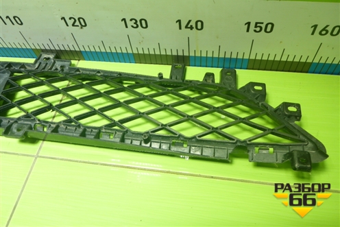 Решетка в передний бампер центральная для Genesis GV80 с 2020г (ГВ80)