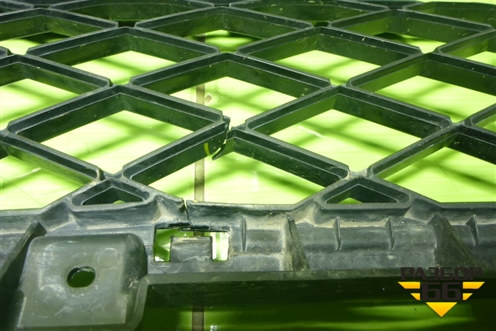 Решетка в передний бампер центральная для Genesis GV80 с 2020г (ГВ80)