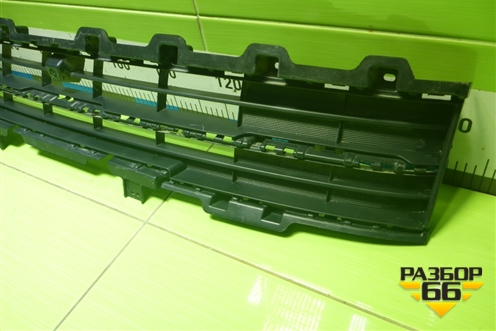 Решетка в передний бампер центральная (2803201U3480) для Москвич 3 с 2022г