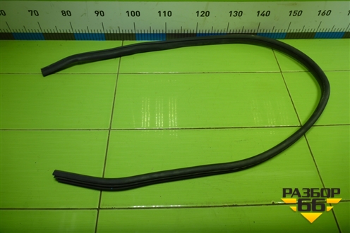 Уплотнитель капота (на решетку стеклоочистителей) для Kia Rio с 2011-2016г (Рио 3)