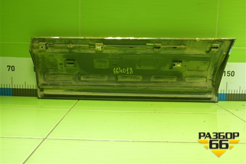 Накладка двери задней правой (7P6854950H) для Volkswagen Touareg с 2010-2018г (Туарег)