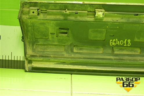 Накладка двери задней правой (7P6854950H) для Volkswagen Touareg с 2010-2018г (Туарег)