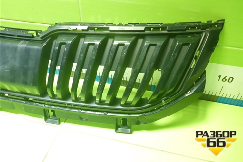 Решетка радиатора (57A853653B) для Skoda Karoq с 2017г (Карок)