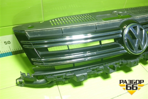 Решетка радиатора (5N0853653E) для Volkswagen Tiguan с 2007-2011г (Тигуан)