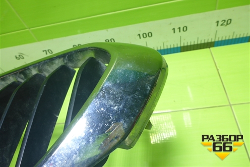 Решетка радиатора левая (51137390863) для BMW 5-серия G30 с 2017г