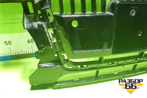 Решетка радиатора (после 2012г под парктроник правый руль) (8R0853651) для Audi Q5 c 2008-2017г (Ку 5)