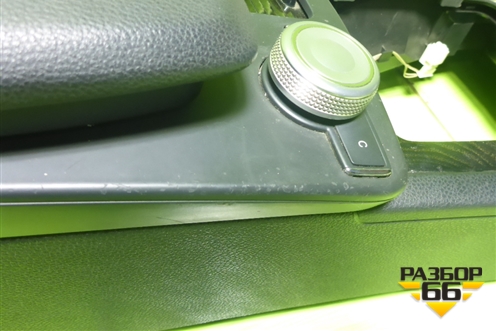 Подлокотник (правый руль) (A2046800150) для Mercedes Benz C-Klass W204 с 2007-2014г (Ц)