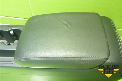 Подлокотник (8K0854981) для Audi A4 (В8) с 2007-2015г (А4)