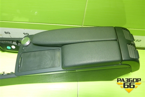 Подлокотник (правый руль) (A2046800150) для Mercedes Benz C-Klass W204 с 2007-2014г (Ц)