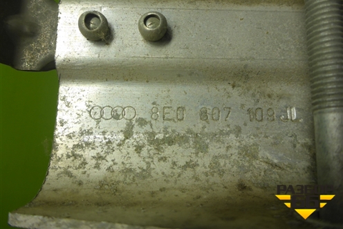 Усилитель переднего бампера (8E0807109J) для Audi A4 (В7) с 2004-2009г (А4)