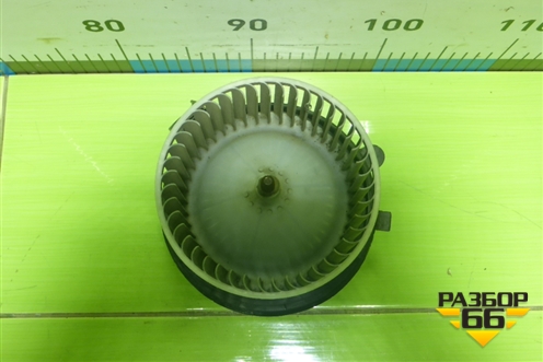 Моторчик отопителя (правый руль) (V2425001) для Mercedes Benz C-Klass W204 с 2007-2014г (Ц)