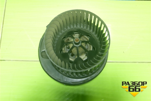 Моторчик отопителя (правый руль) (1K2820015G) для Volkswagen Passat (В7) с 2011-2014г (Пассат Б7)