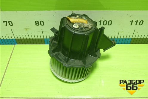 Моторчик отопителя (правый руль) (8K2820021) для Audi A4 (В8) с 2007-2015г (А4)