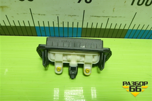 Кнопка открывания багажника (A2047500293) для Mercedes Benz C-Klass W204 с 2007-2014г (Ц)