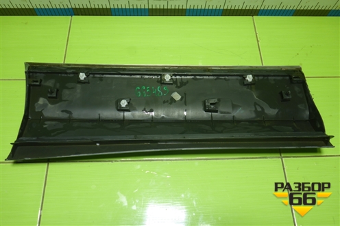 Накладка двери задней левой (5NA854949) для Volkswagen Tiguan с 2016г (Тигуан)