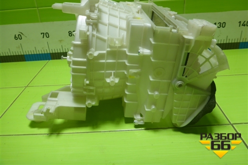 Корпус отопителя (под моторчик) (8713060631) для Toyota Land Cruiser (300) с 2021г (Ленд Крузер)