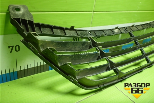 Решетка в передний бампер центральная (865502Y000) для Hyundai ix 35 с 2010г (Ай икс 35)