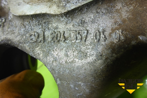 Кулак задний правый (A2043570405) для Mercedes Benz C-Klass W204 с 2007-2014г (Ц)