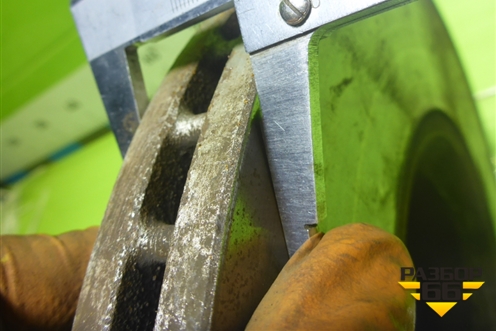 Диск тормозной передний вентилируемый (4F0615301E) для Audi A6 (C6) с 2004-2011г (А6)