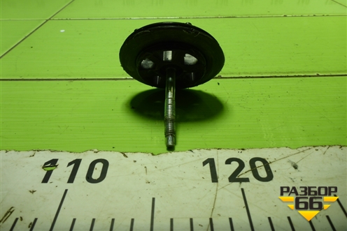 Болт крепления запасного колеса для Hyundai ix 35 с 2010г (Ай икс 35)