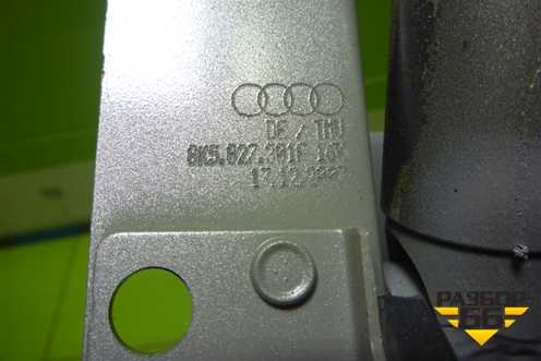 Петля крышки багажника левая (8K5827301F) для Audi A4 (В8) с 2007-2015г (А4)
