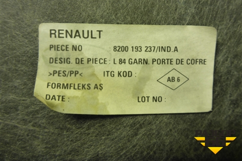 Обшивка крышки багажника (8200193237) для Renault Megane 2 с 2002-2009г (Меган)