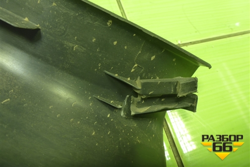 Обшивка стойки центральная нижняя левая (8200034955) для Renault Megane 2 с 2002-2009г (Меган)