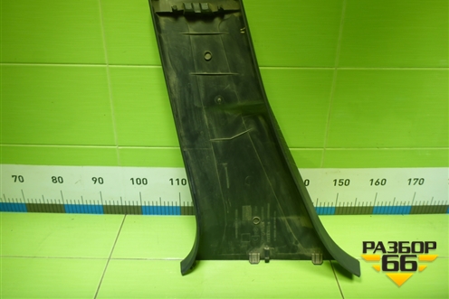 Обшивка стойки центральная нижняя правая (8200034956) для Renault Megane 2 с 2002-2009г (Меган)